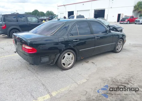 2001 Mercedes-Benz E 320 из США, поврежденный, VIN WDBJF65J11B266266